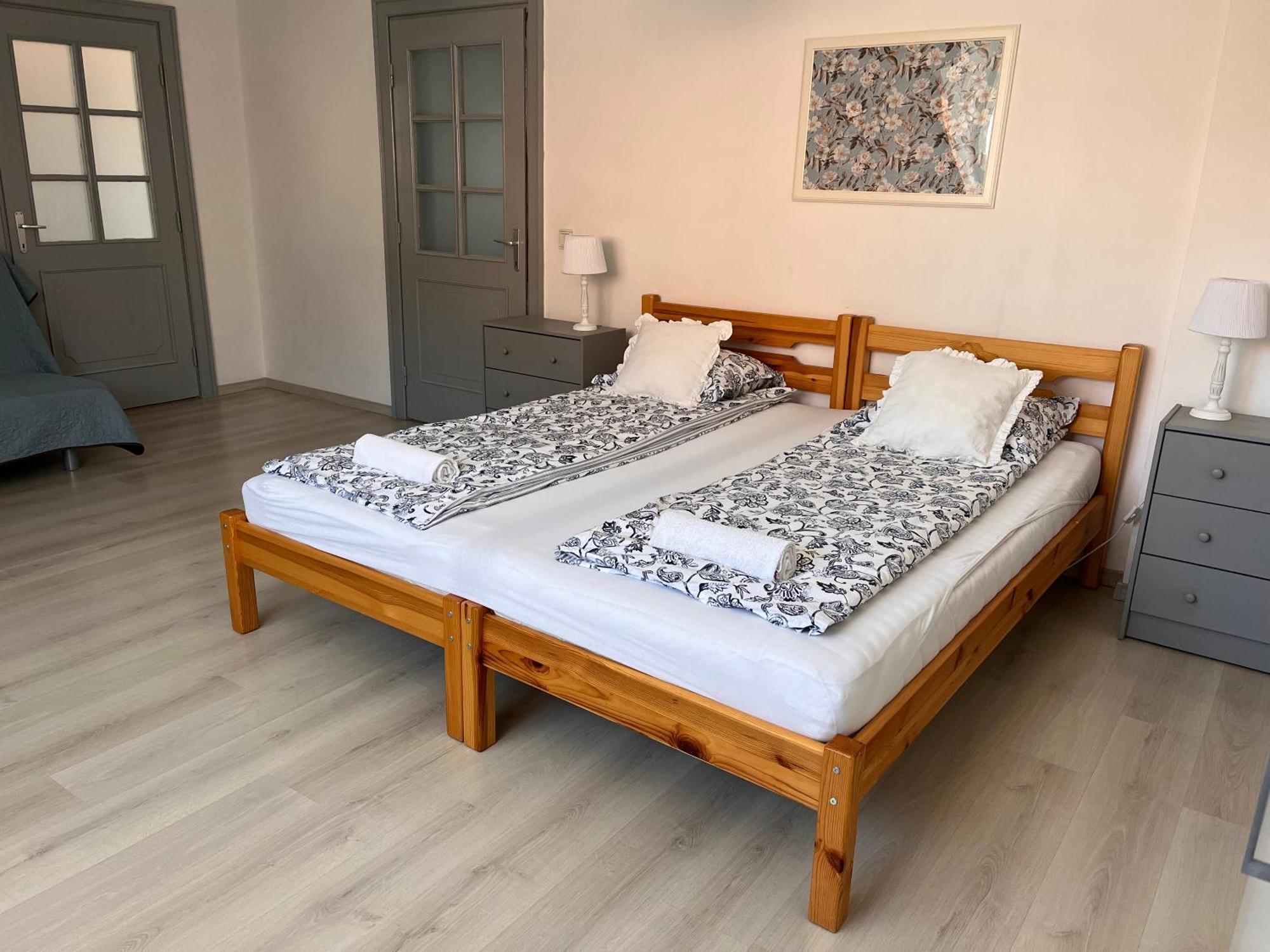 Pacsirta Apartman Grand Eger Exterior photo