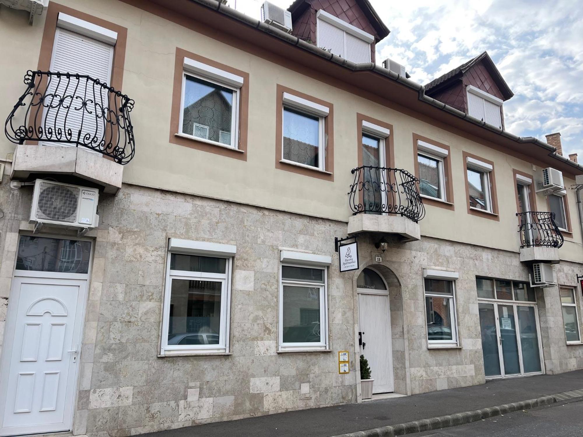 Pacsirta Apartman Grand Eger Exterior photo